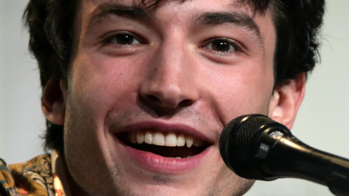 Ezra Miller se declara inocente por robo