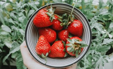 ¡No tires el tallo de las fresas! Esto puedes hacer con él