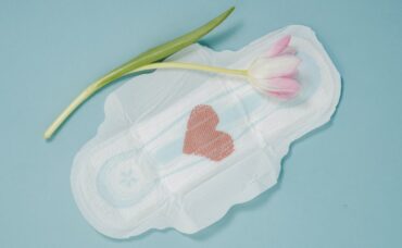 A qué edad se debe hablar de la menstruación por primera vez