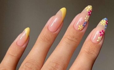 5 diseños con flores para lucir tus uñas en primavera