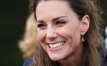 Kate Middleton demuestra de nuevo que no le teme a reciclar looks