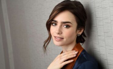 Le roban a Lily Collins sus anillos de boda