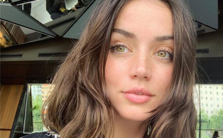 Ana de Armas comprueba que un look con 'black dress' es infalible