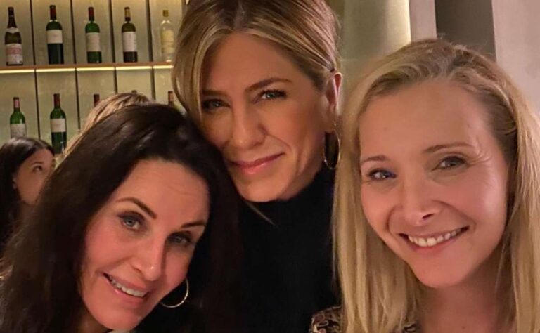 Actrices de 'Friends' celebran el cumpleaños 60 de Lisa Kudrow