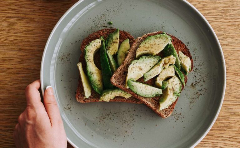 Si tienes várices, deberías incluir estos alimentos en tu dieta