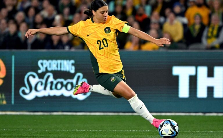 El sueldo de Sam Kerr, la futbolista mejor pagada vs el de Cristiano