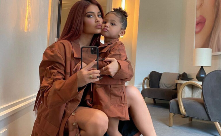 Kylie Jenner confiesa que no le gustaría que Stormi se opere joven