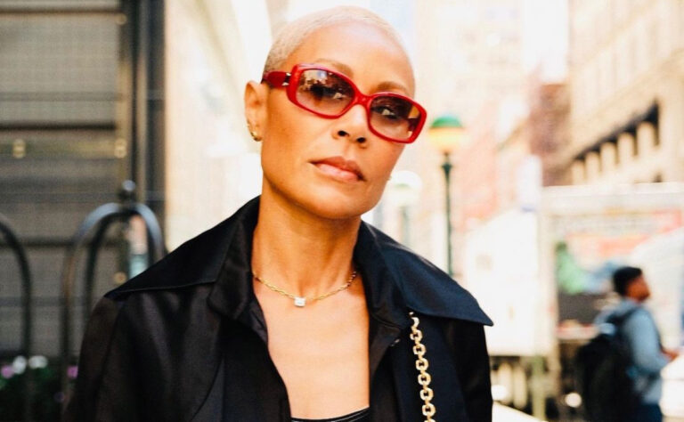 Jada Pinkett Smith celebra su cumpleaños 52 estrenando pelo rosa