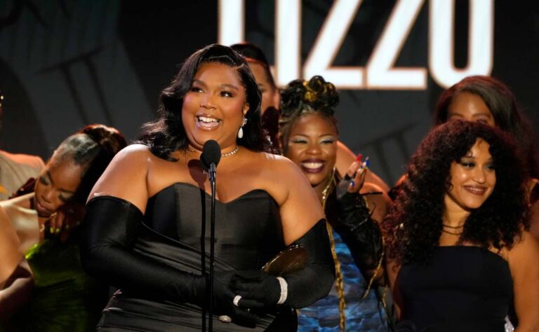 Lizzo enfrenta nueva demanda por abuso laboral