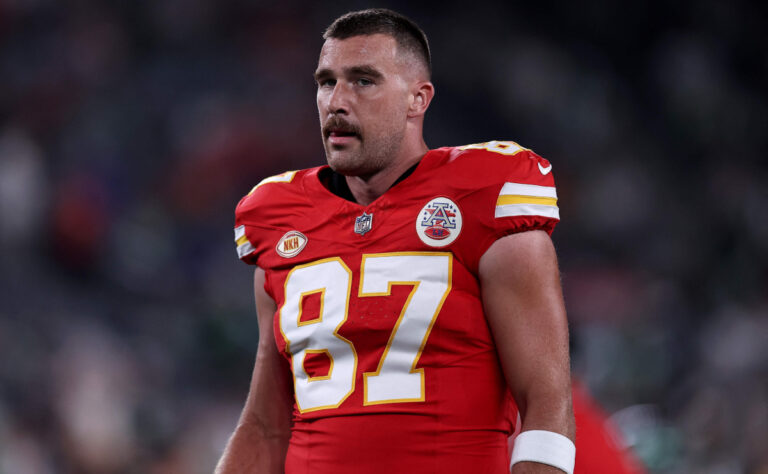 Travis Kelce dice que la NFL se está pasando con cobertura de su romance