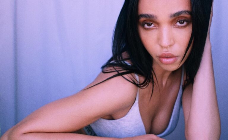 Anuncio de FKA Twigs y Calvin Klein es prohibido por 'cosificar a la mujer'