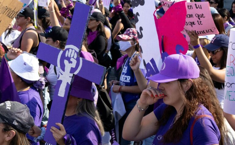 8 de marzo: qué significa el color morado para las mujeres