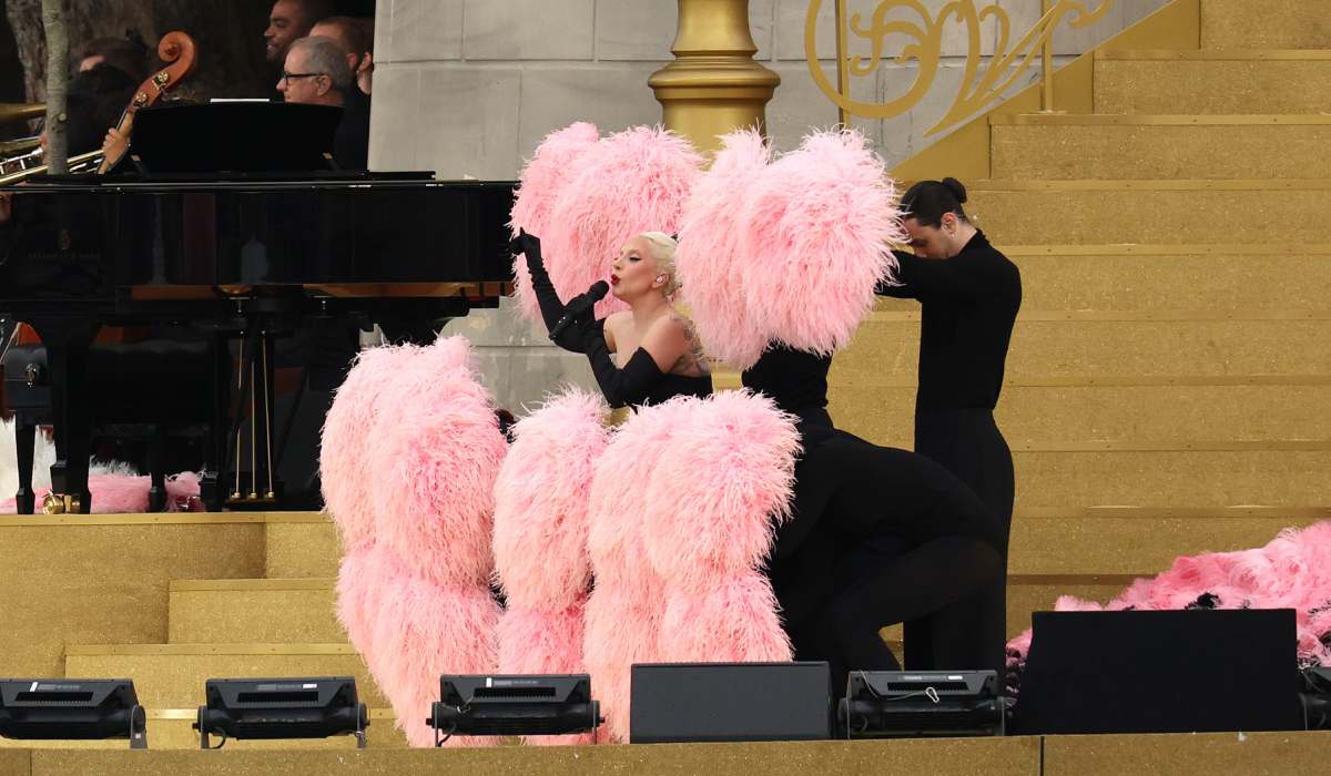 Lady Gaga inaugura París 2024 cantando en francés