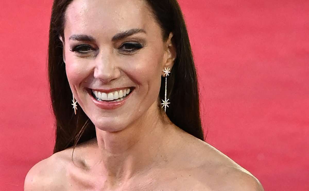 Por qué Kate Middleton usa zapatos de diferentes tallas