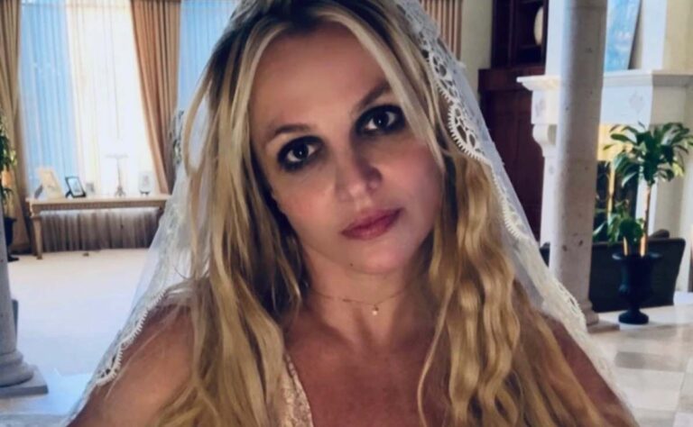 Britney Spears anuncia en su Instagram que se casó consigo misma