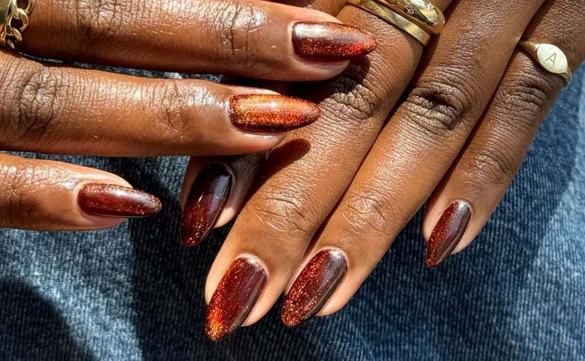 7 diseños de 'cinnamon nails' para un diciembre muy 'cozy'