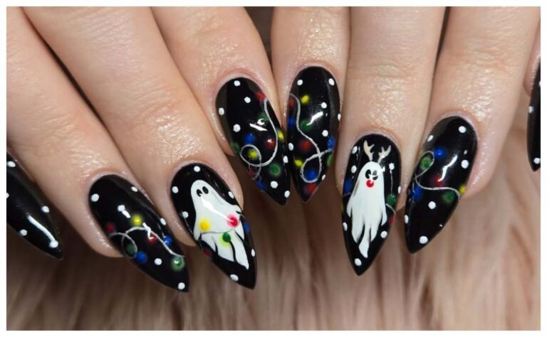 7 diseños de uñas dark para Navidad 2024