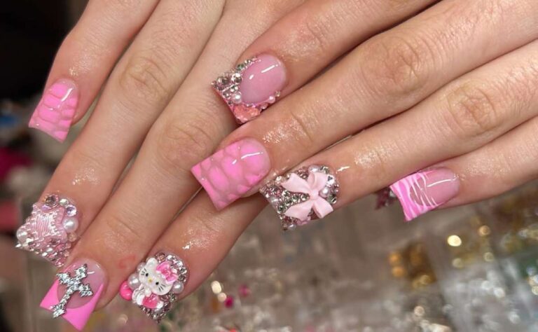 Junk nails, la atrevida tendencia de uñas que toma 2025 por sorpresa