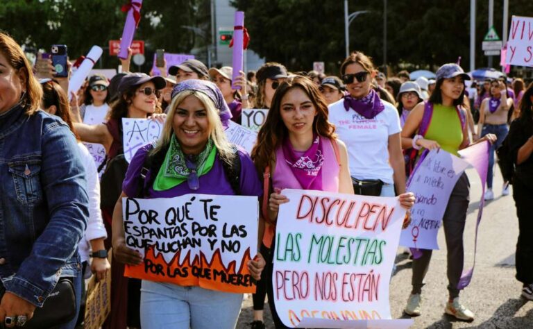 Qué significan los colores de la lucha feminista en el 8M