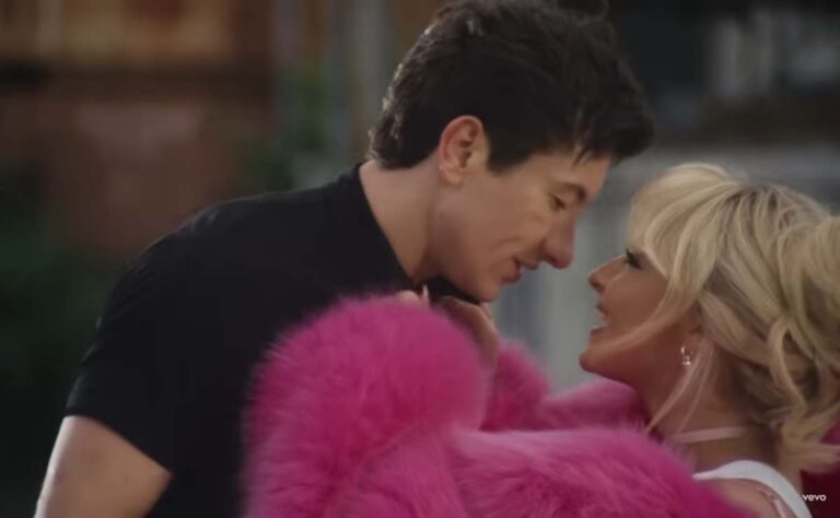 ¿Sabrina Carpenter y Barry Keoghan regresaron? Fans encuentran 'señal'