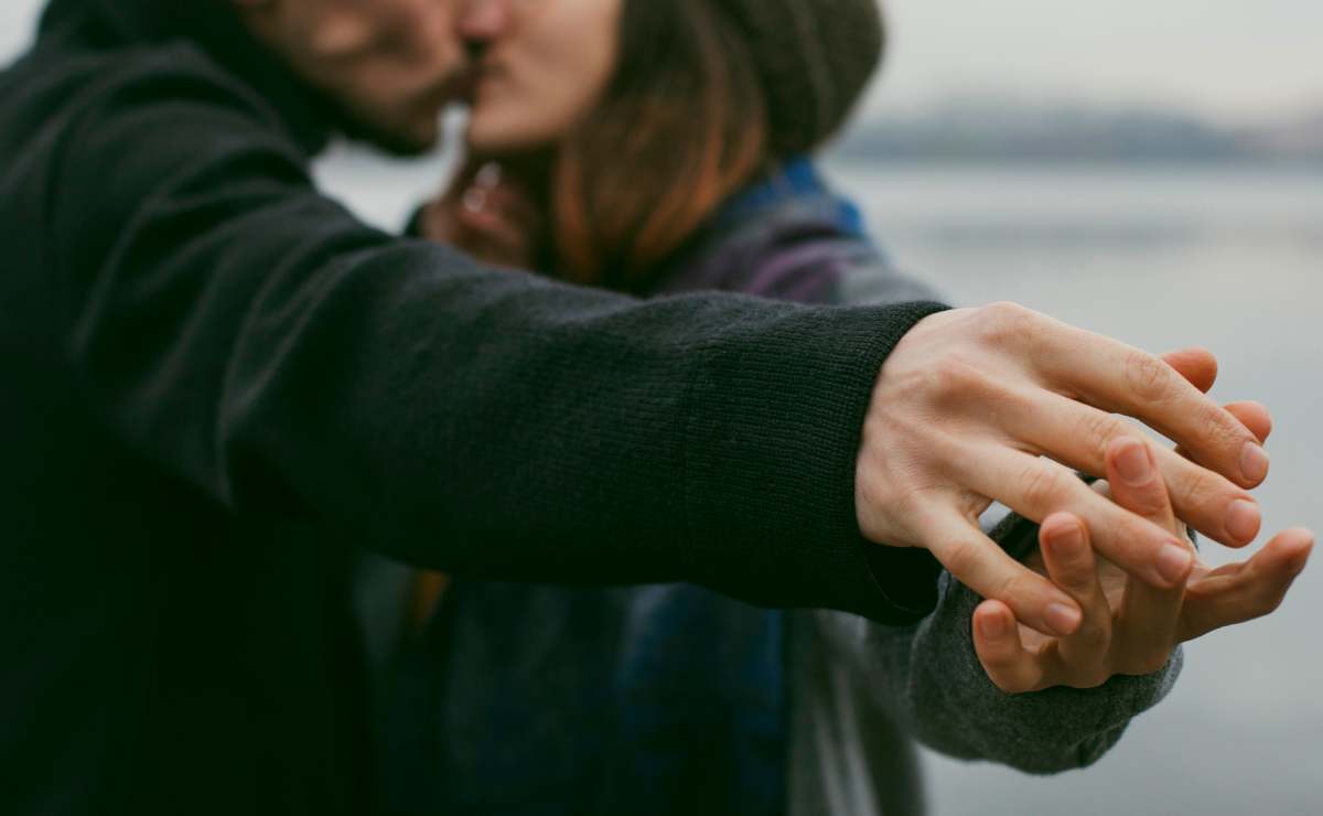 Qué es una 'slow burn relationship' y cómo saber si has estado en una