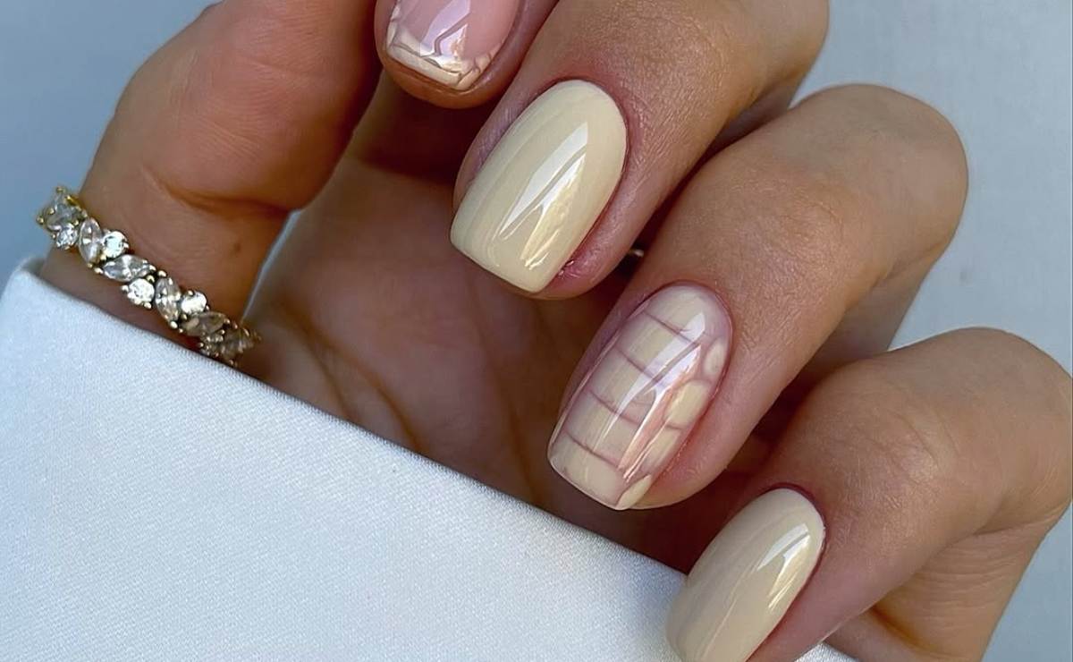 Diseños de uñas 'butter yellow', para brillar con el tono más cool de la temporada